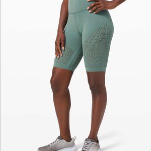 Lululemon Biker Short - Reveal Digital Rain